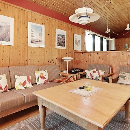 Ferienhaus Three-bedroom In 14
