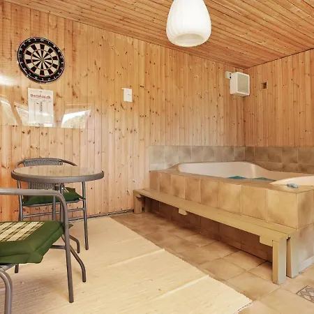 Three-bedroom In 14 Blåvand